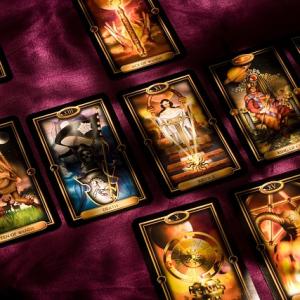 Tarot e Baralho Cigano: Entenda as Diferenças